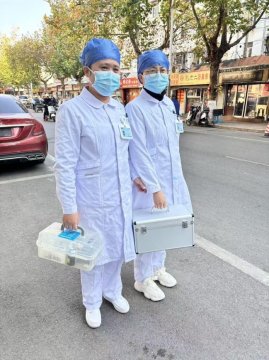 当专业护理走进家门：一次胃管更换的温暖记录