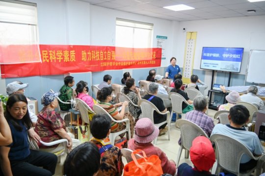 创新科普同行  健康赋能基层——我院“专科护理到身边”科普活动走进社区